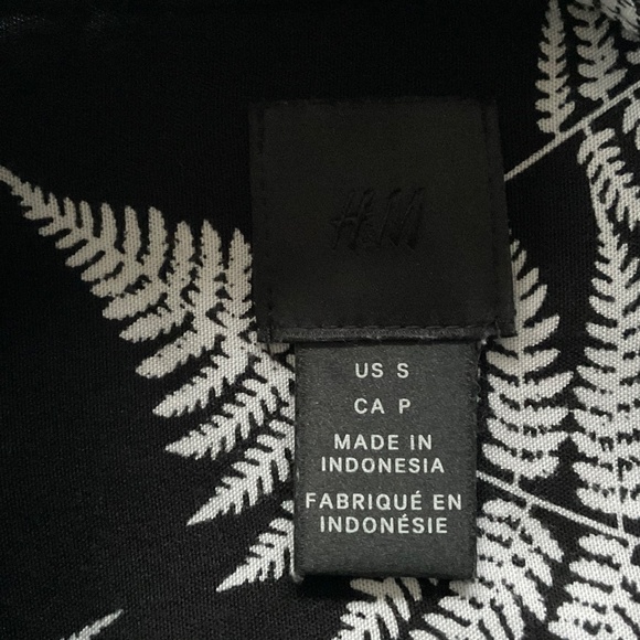 H&M Women’s Button Down Shirt Sz S Black & White Fern Print Retro Edgy Boho - Picture 3 of 11